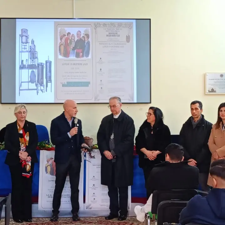 Il Vescovo Giuseppe Alberti incontra gli studenti dell’“Einaudi-Alvaro” di Palmi\n