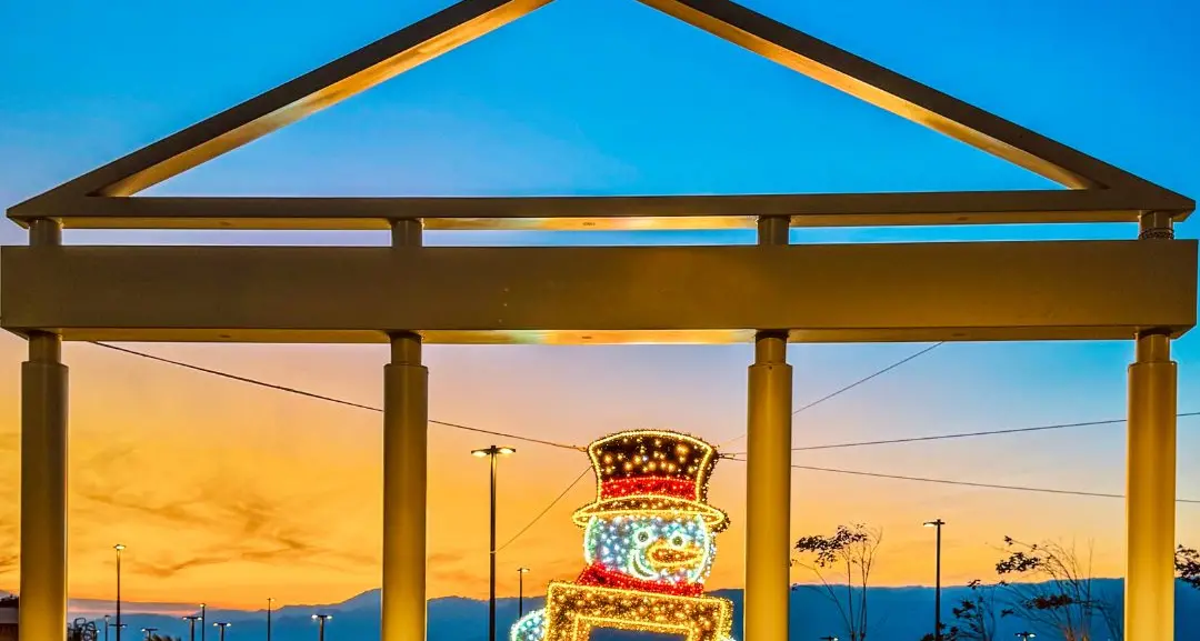 Magia d’inverno al tramonto\n