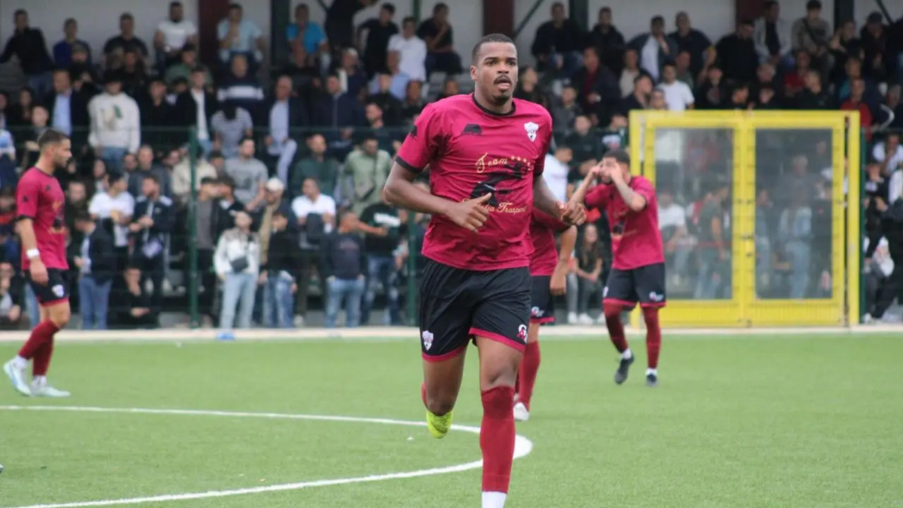 Eccellenza, clamoroso blitz di mercato del Praiatortora:\u00A0a un passo l'attaccante brasiliano Amarildo Leirosa