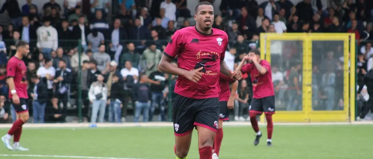 Eccellenza, clamoroso blitz di mercato del Praiatortora:\u00A0a un passo l'attaccante brasiliano Amarildo Leirosa