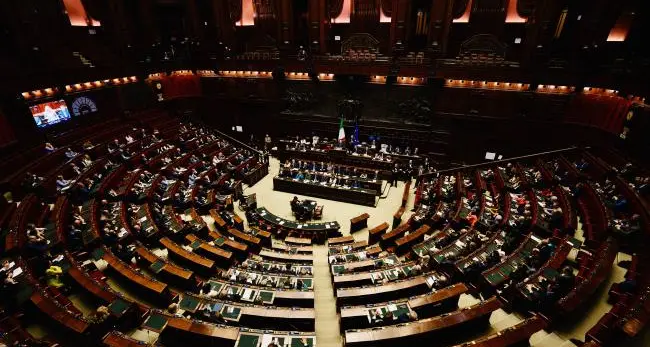 Pensioni più lontane e riscatto della laurea dimezzato: ecco come il Governo finanzia il bonus imprese\n