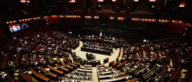 Pensioni più lontane e riscatto della laurea dimezzato: ecco come il Governo finanzia il bonus imprese\n