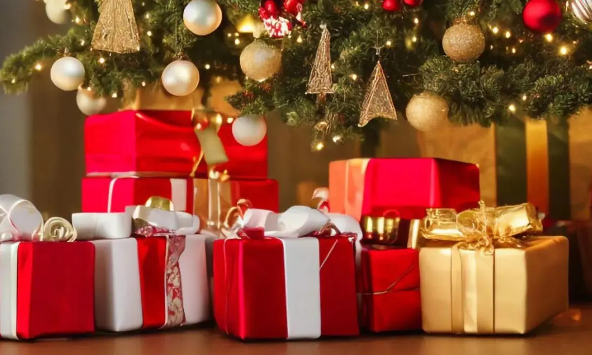 Natale, ultima settimana per la caccia ai regali:\u00A0budget di 250 euro a testa e un giro d'affari totale di 9,5 miliardi