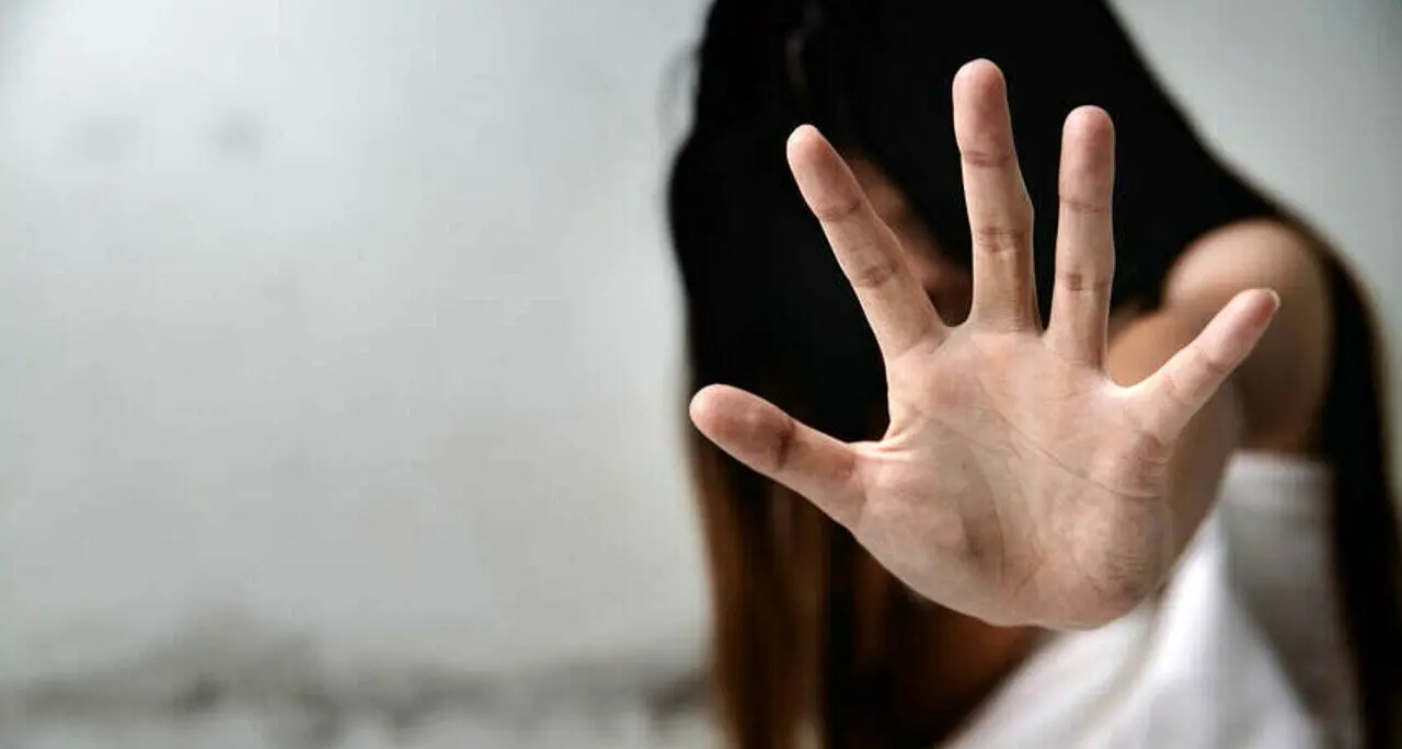 Violenza sessuale su una 14enne, uno degli episodi durante le vacanze estive a Crotone: arrestato 52enne