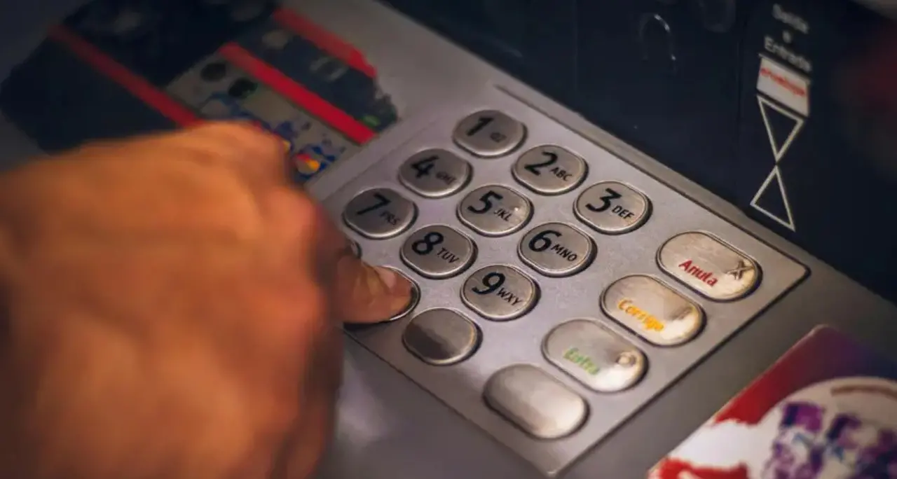 Conti correnti più cari, la denuncia del Codacons: «In 10 anni la gestione è cresciuta del 23%»\n