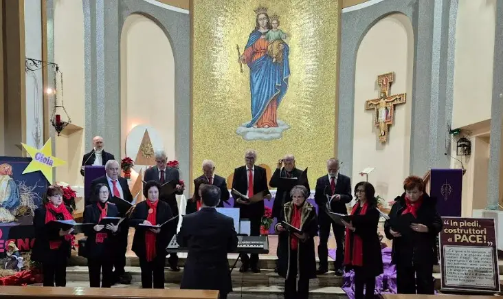 Con il coro polifonico “Pensieri, musica e parole” la magia del Natale arriva nel carcere di Vibo e nella Chiesa di Santa Maria del Soccorso\n
