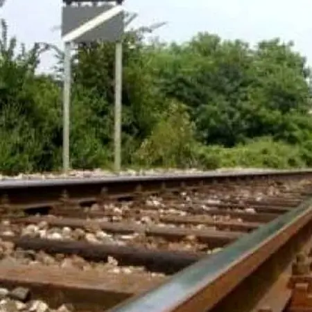 In Calabria il treno del futuro è in ritardo: convogli\u00A0obsoleti e pochi investimenti ma si pensa al Ponte\n