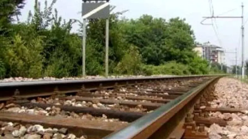 In Calabria il treno del futuro è in ritardo: convogli\u00A0obsoleti e pochi investimenti ma si pensa al Ponte\n