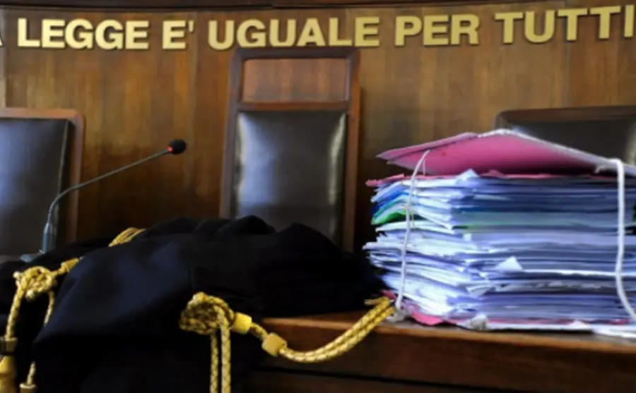 Tentato omicidio a Nicotera:\u00A0due fratelli rinviati a giudizio per un accoltellamento nei pressi di un bar\n