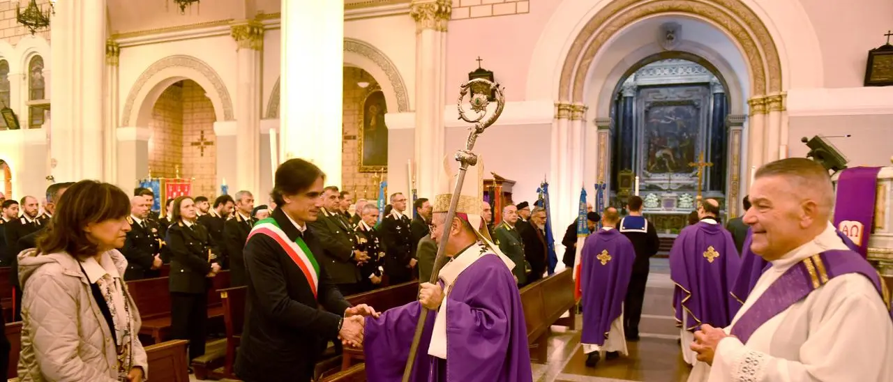 Falcomatà al Precetto natalizio delle forze armate e di polizia: «Il mio ultimo con la fascia tricolore, un grande orgoglio»\n