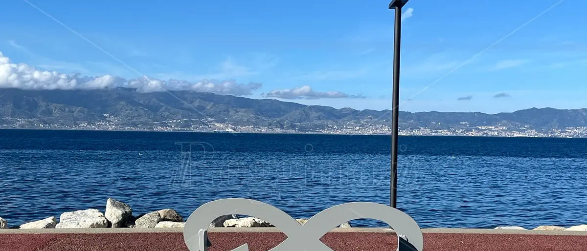 Design e sostenibilità, al Tempietto arriva “Steelosa” la panchina che dà nuova vita all’acciaio riciclato