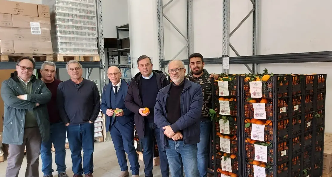 Arance per le persone più bisognose, il dono di Anteas Calabria per le festività natalizie\n