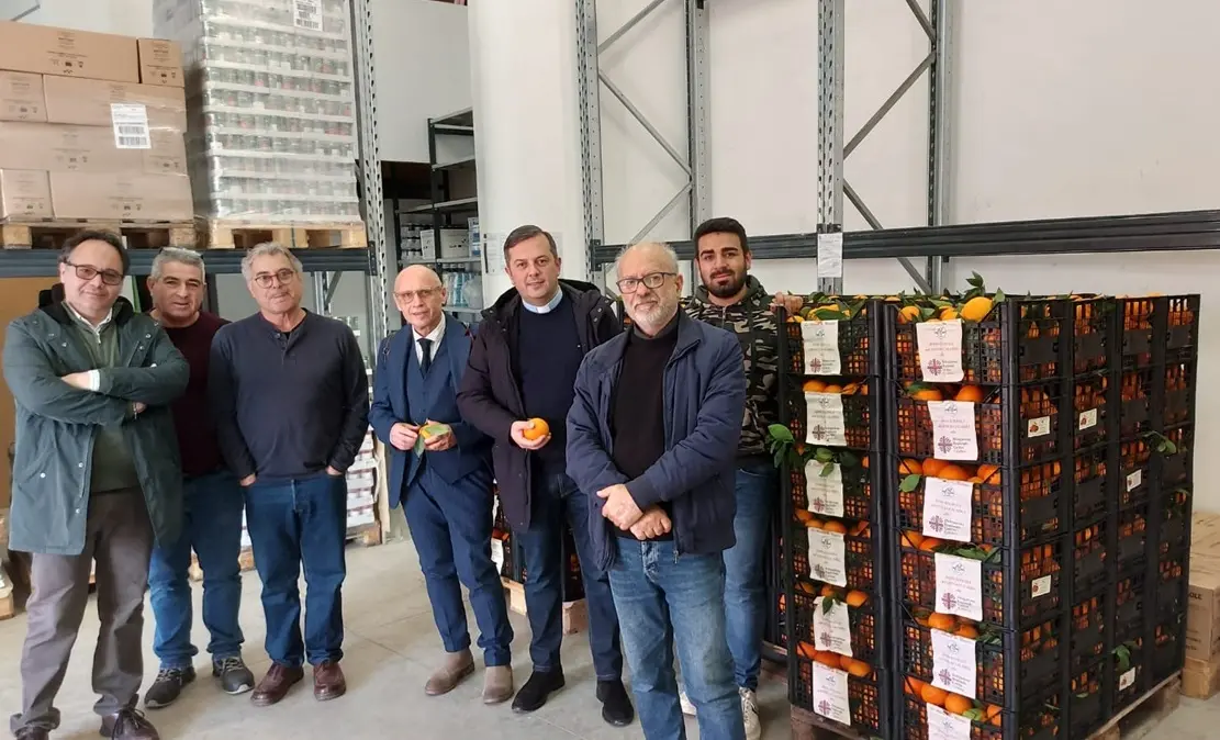 Arance per le persone più bisognose, il dono di Anteas Calabria per le festività natalizie\n