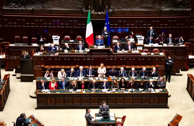 Italia protagonista nel Medio Oriente: Meloni al vertice del Golfo tra diplomazia e business