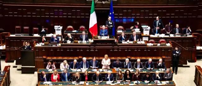 Italia protagonista nel Medio Oriente: Meloni al vertice del Golfo tra diplomazia e business\n