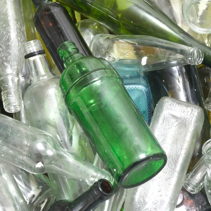 Vibo, arrivano le “campane” per la raccolta del vetro. L’assessore Miceli: «Iniziative per migliorare i servizi ambientali»\n