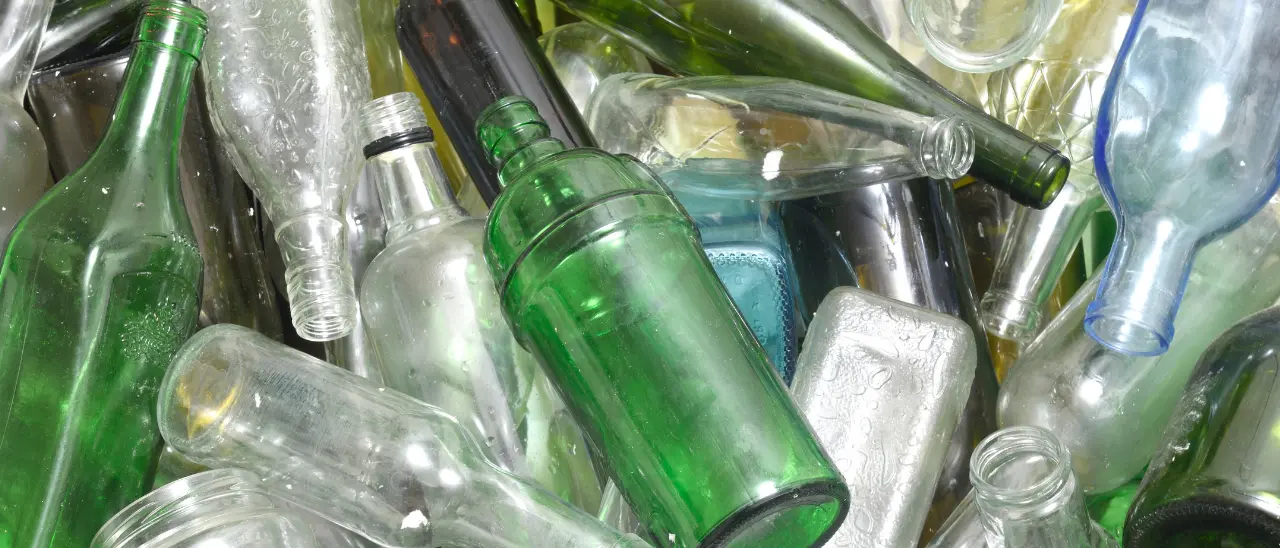 Vibo, arrivano le “campane” per la raccolta del vetro. L’assessore Miceli: «Iniziative per migliorare i servizi ambientali»\n