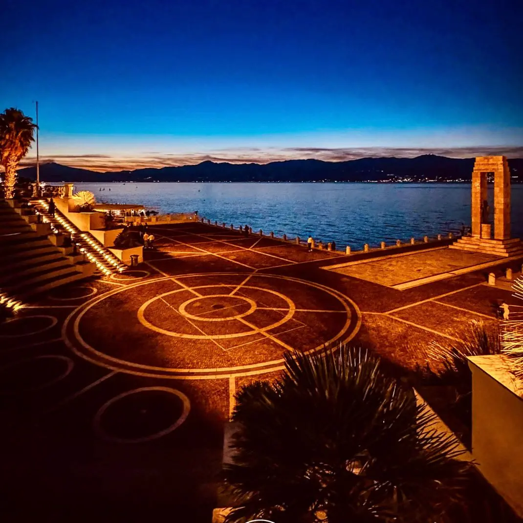 Athena e il respiro dello Stretto\n