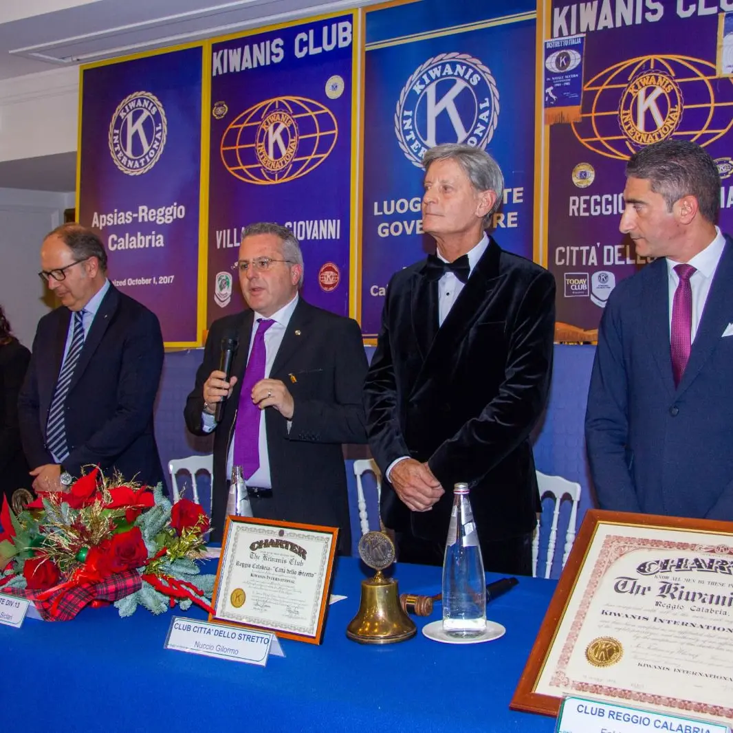 Reggio, il Kiwanis Club unito per i bambini prematuri: solidarietà e speranza nel Natale\n