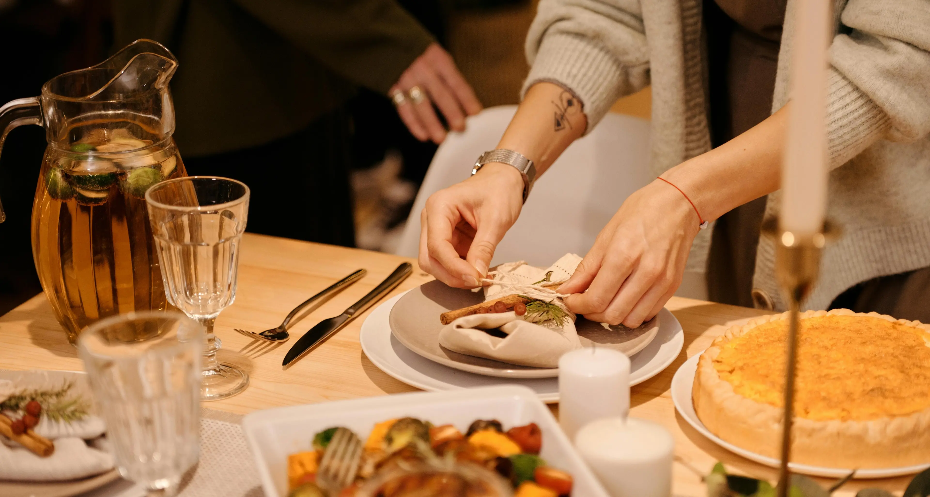 Pranzi e cenoni di Natale e Capodanno, i rincari mordono ma gli italiani non rinunciano al piacere della tavola\n