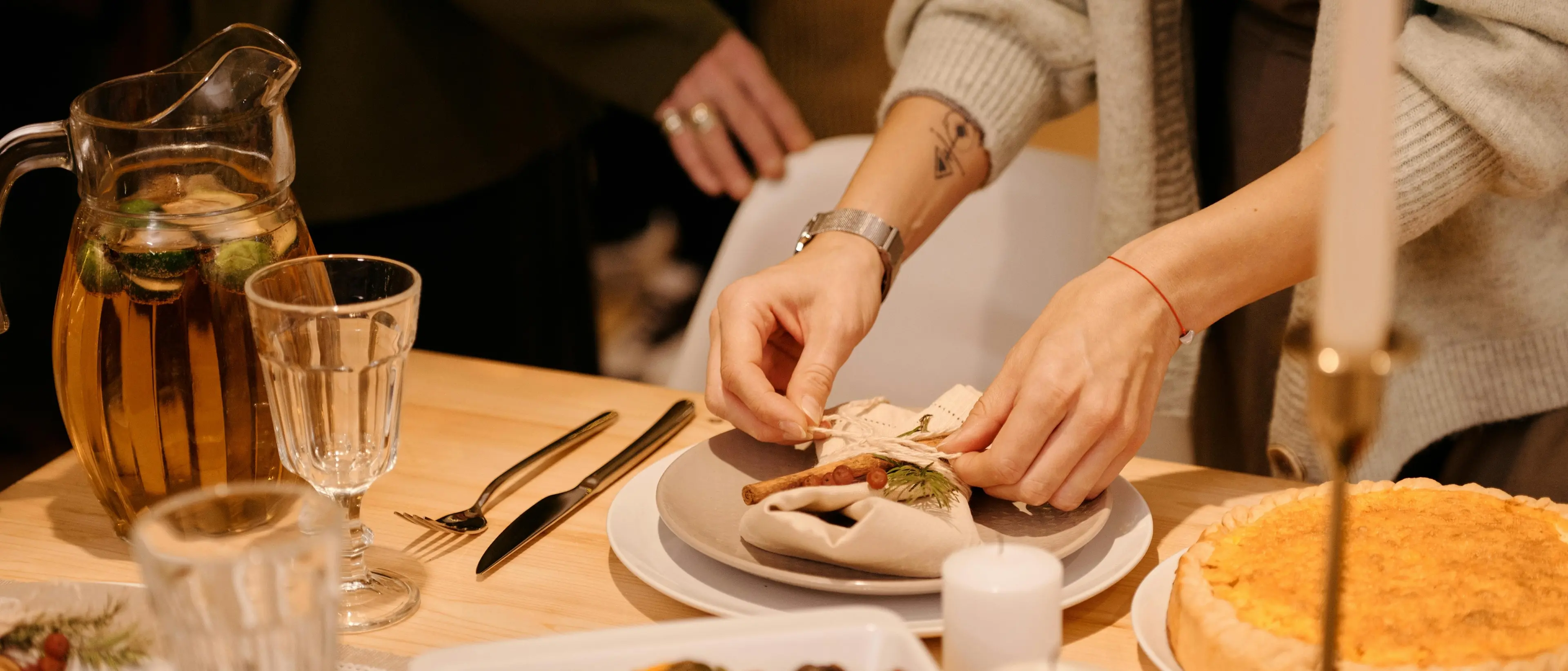 Pranzi e cenoni di Natale e Capodanno, i rincari mordono ma gli italiani non rinunciano al piacere della tavola\n