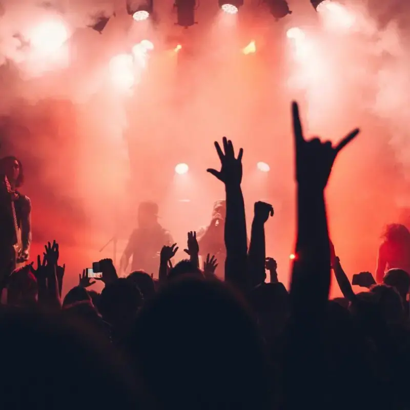 NON C’E’ NENTI |\u00A0Nel weekend prima di Natale l'imbarazzo della scelta: da Finardi al genio di Versace e Morricone\n