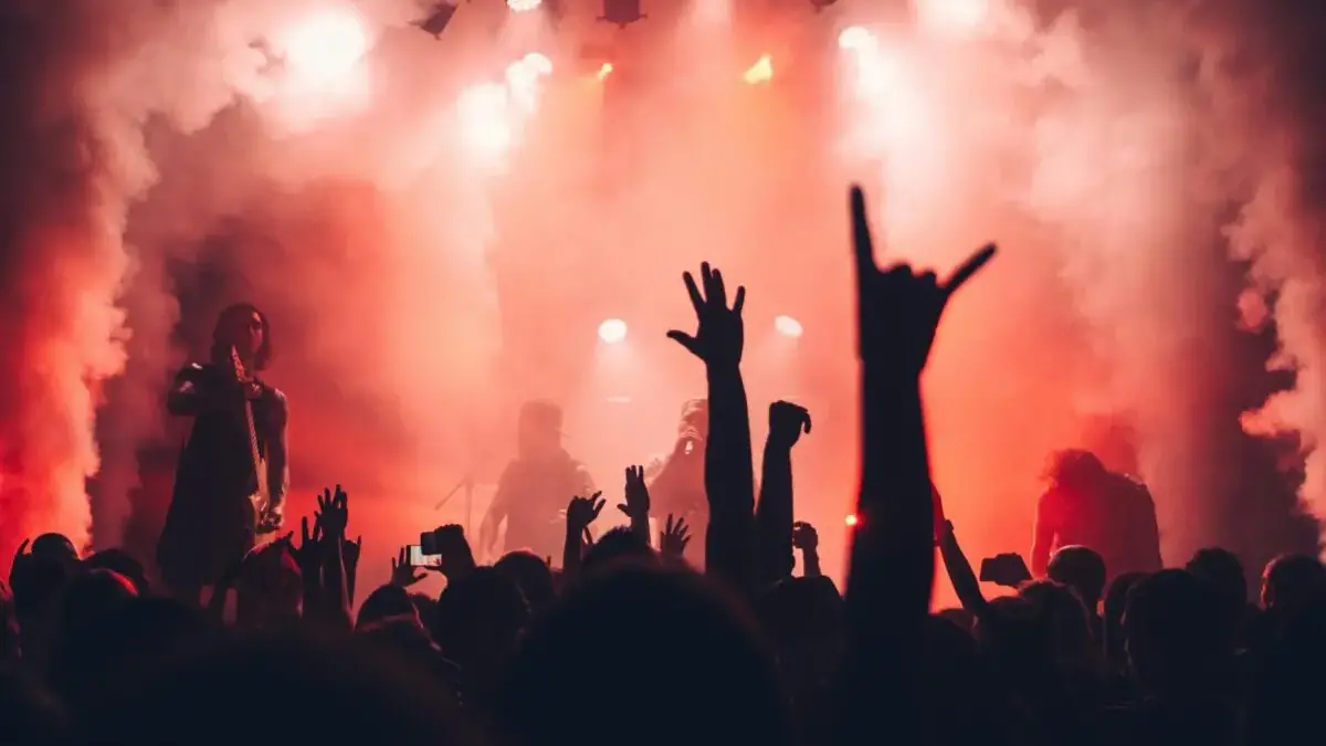 NON C’E’ NENTI |\u00A0Nel weekend prima di Natale l'imbarazzo della scelta: da Finardi al genio di Versace e Morricone\n