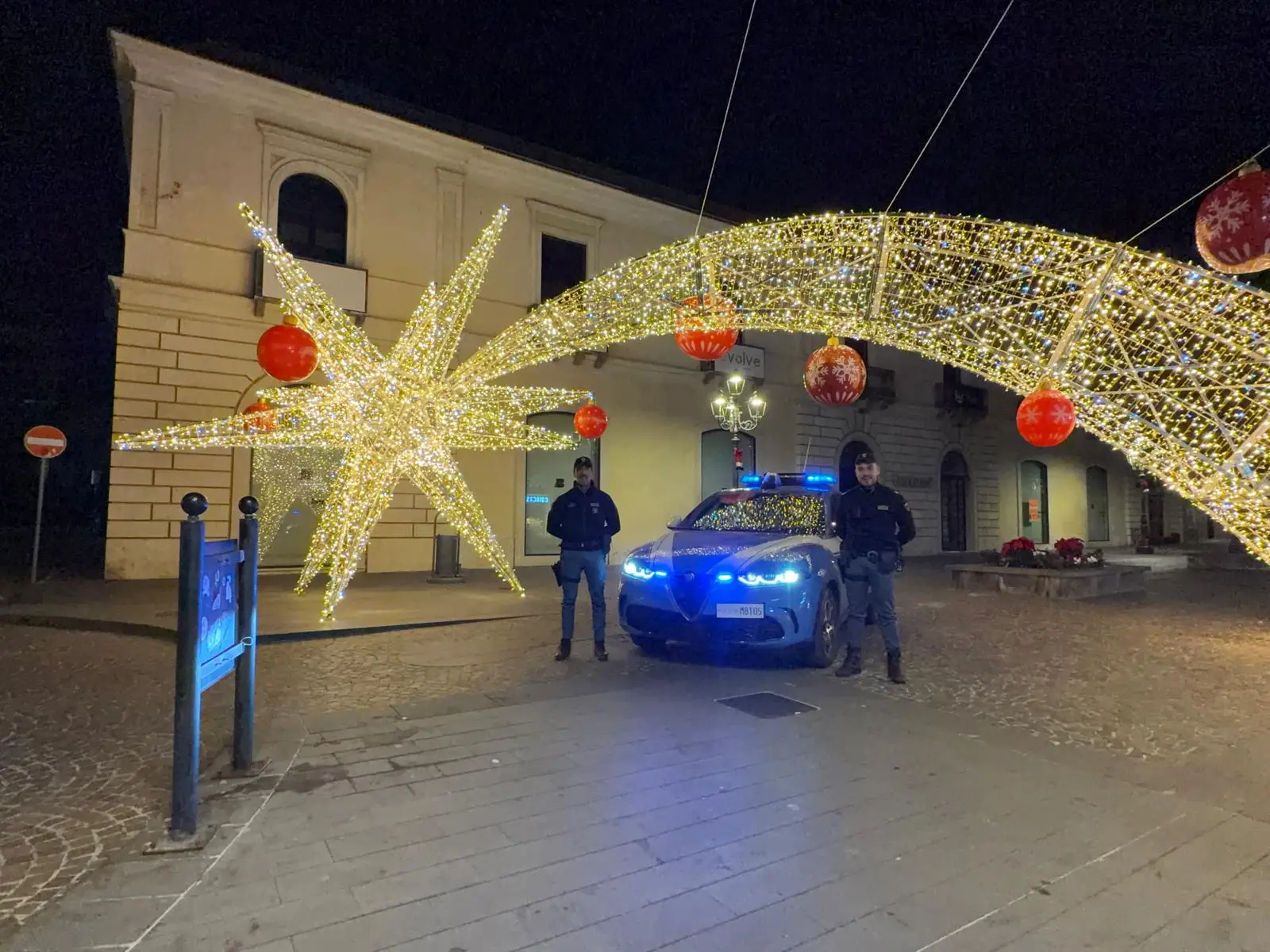 Sicurezza in città, la Polizia di Stato intensifica i servizi di controllo del territorio a Lamezia Terme in vista delle festività natalizie\n