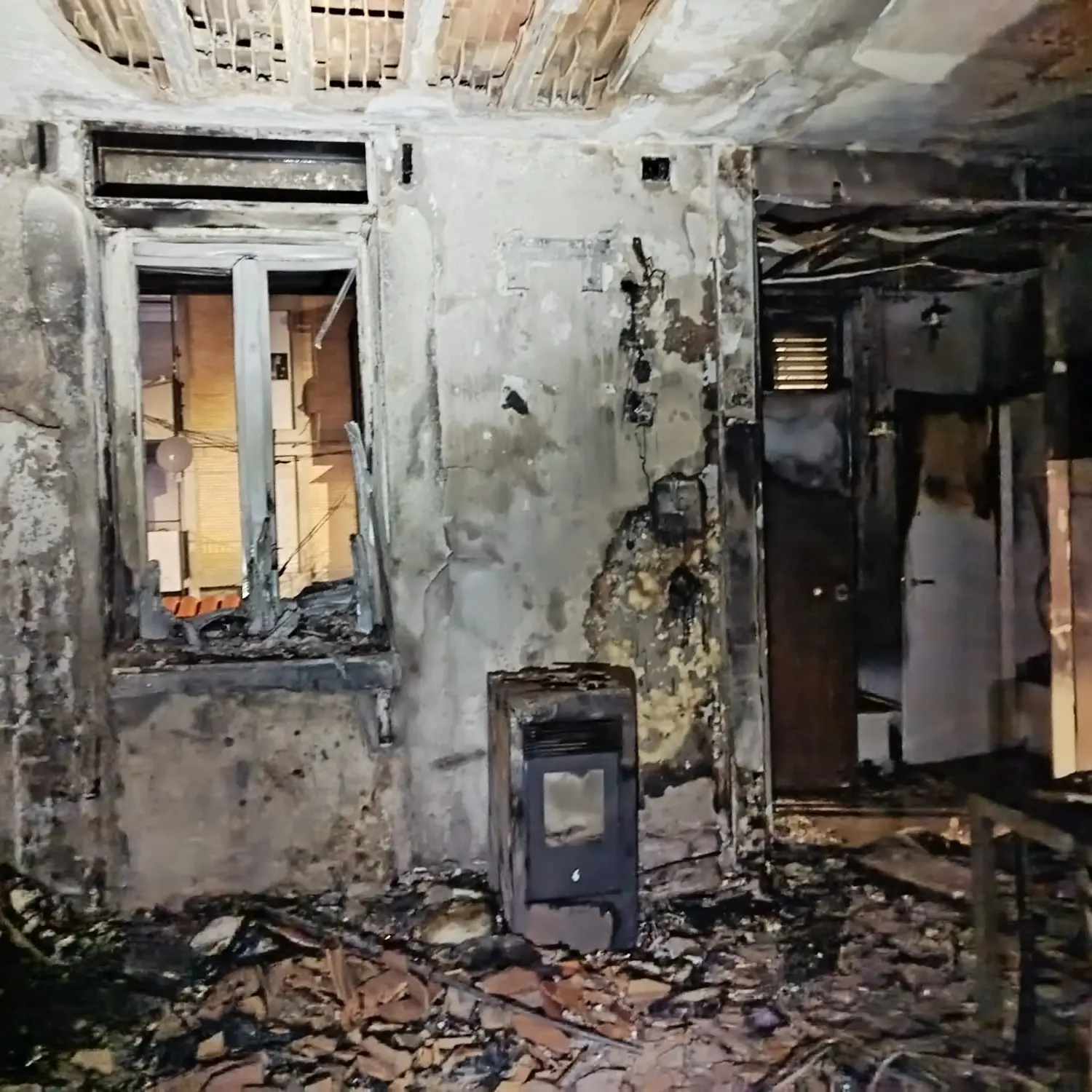 Incendio ad Archi, verifiche su occupazioni e abusi edilizi dopo l’intervento delle forze sul posto\n\u00A0\n