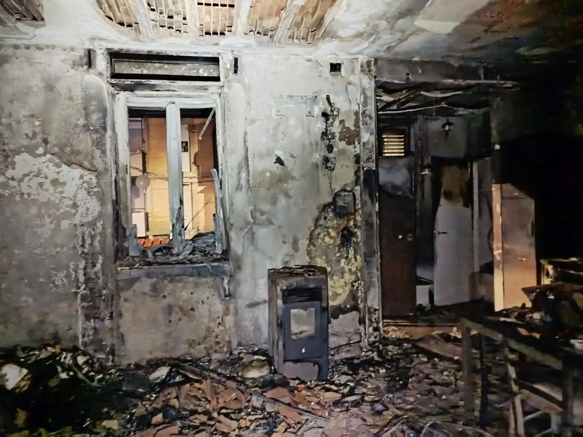 Incendio ad Archi, verifiche su occupazioni e abusi edilizi dopo l’intervento delle forze sul posto\n\u00A0\n