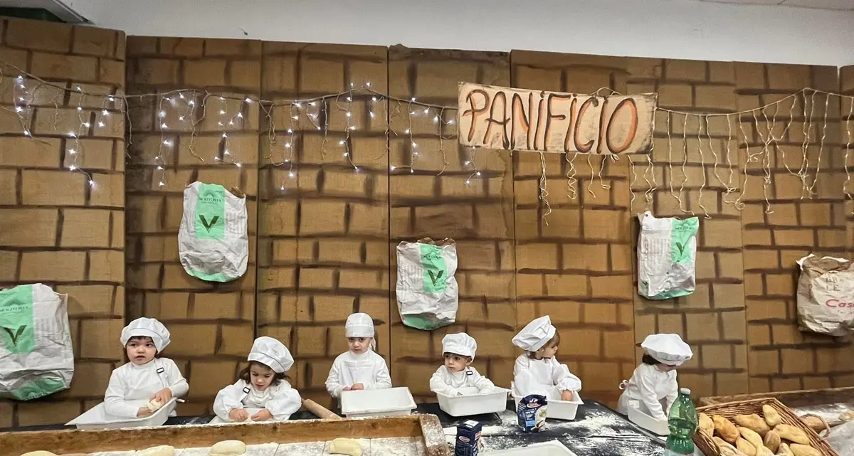 La magia del Natale alla scuola Infanzia2000 con il presepe vivente\n