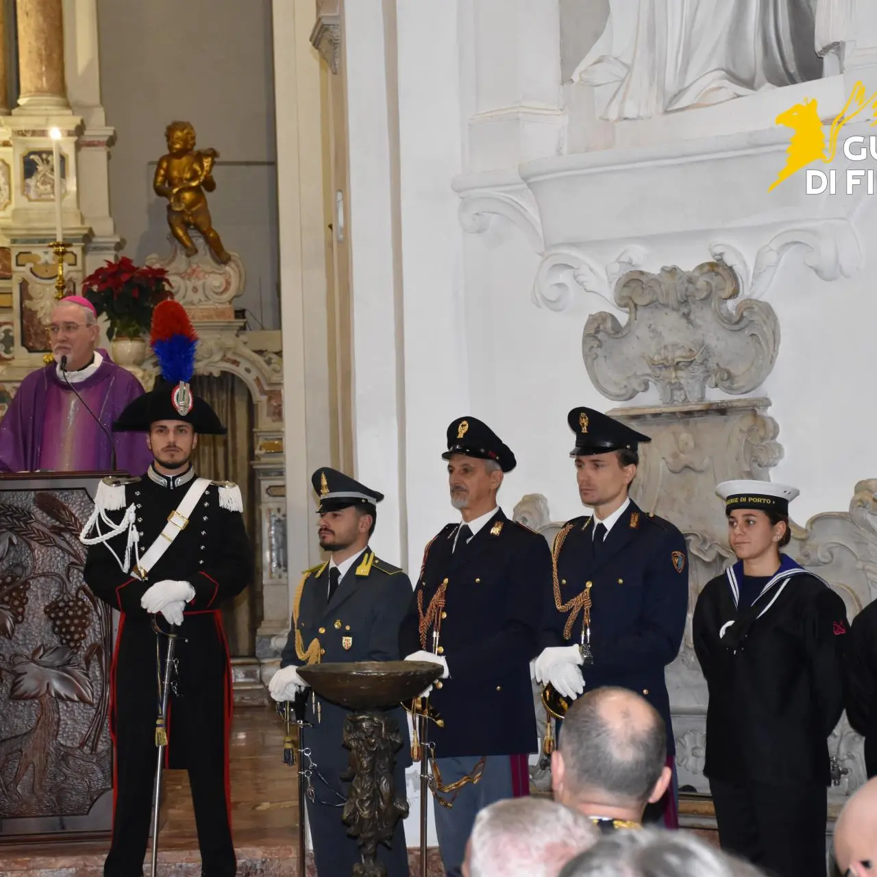 Vibo, nel Duomo la messa per le forze dell’ordine celebrata dal vescovo\u00A0in vista del\u00A0Natale