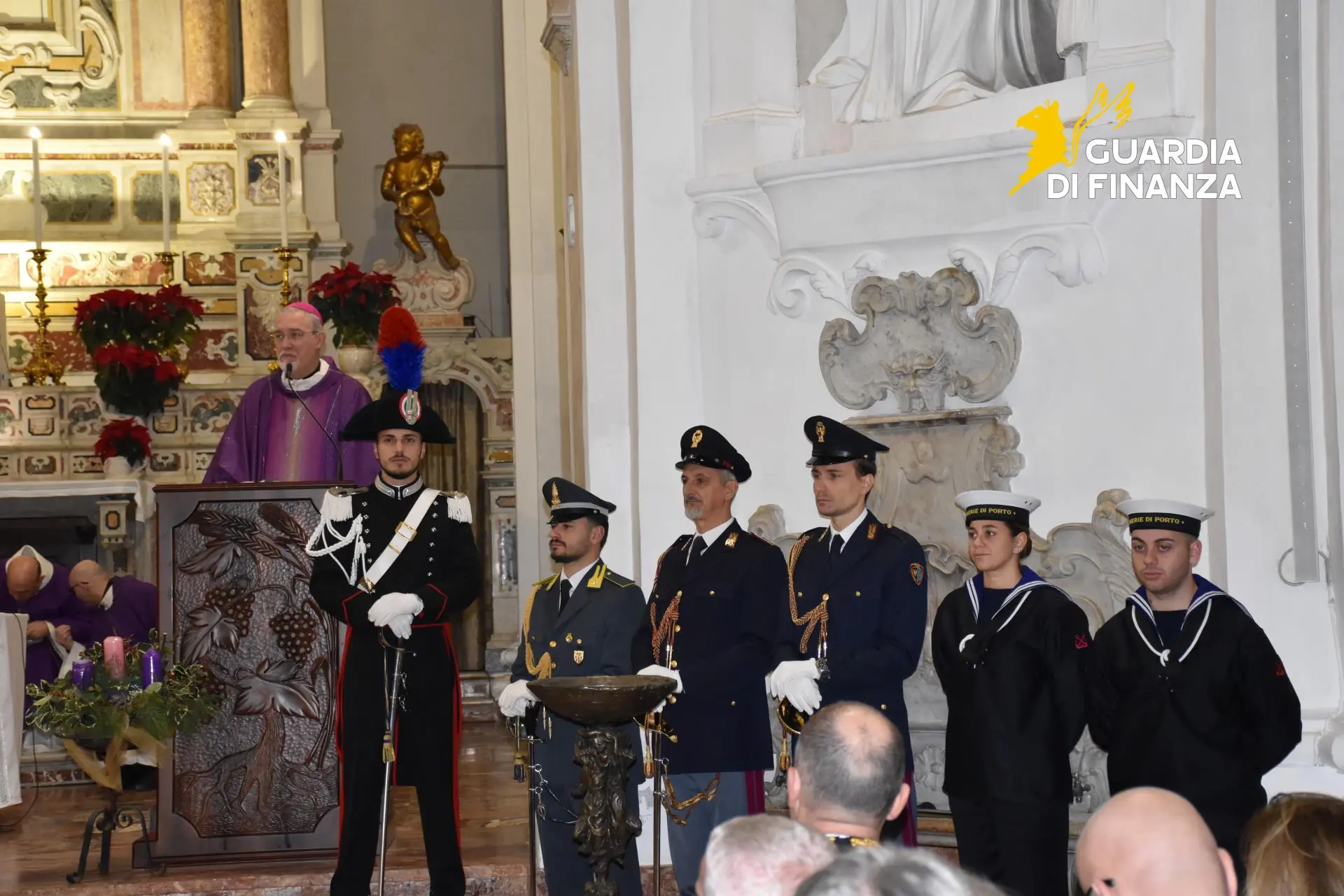 Vibo, nel Duomo la messa per le forze dell’ordine celebrata dal vescovo\u00A0in vista del\u00A0Natale