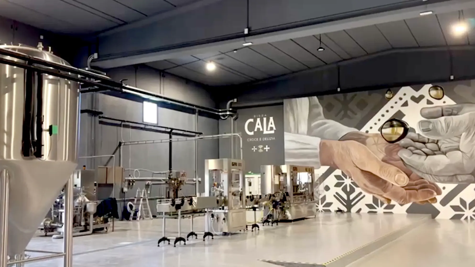 <p>Lo stabilimento Birra Cala</p>\\n