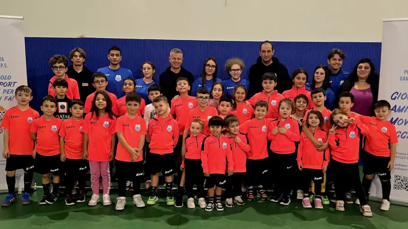 <p>Foto di gruppo insieme all'assessore Mirella Ruggiero</p>\\n