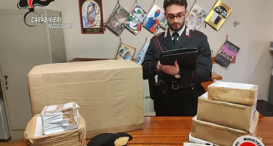 Scoperto deposito illegale di botti nel Reggino: sequestrati 120 chili di fuochi pronti per le feste\n