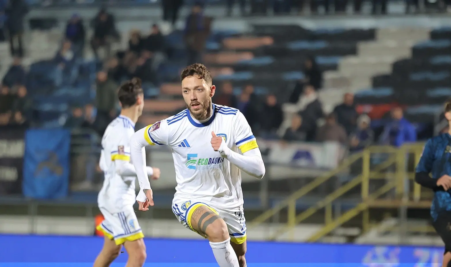 Calciomercato Cosenza, con Ciotti c’è Emmausso. Fiducia in Vettorel