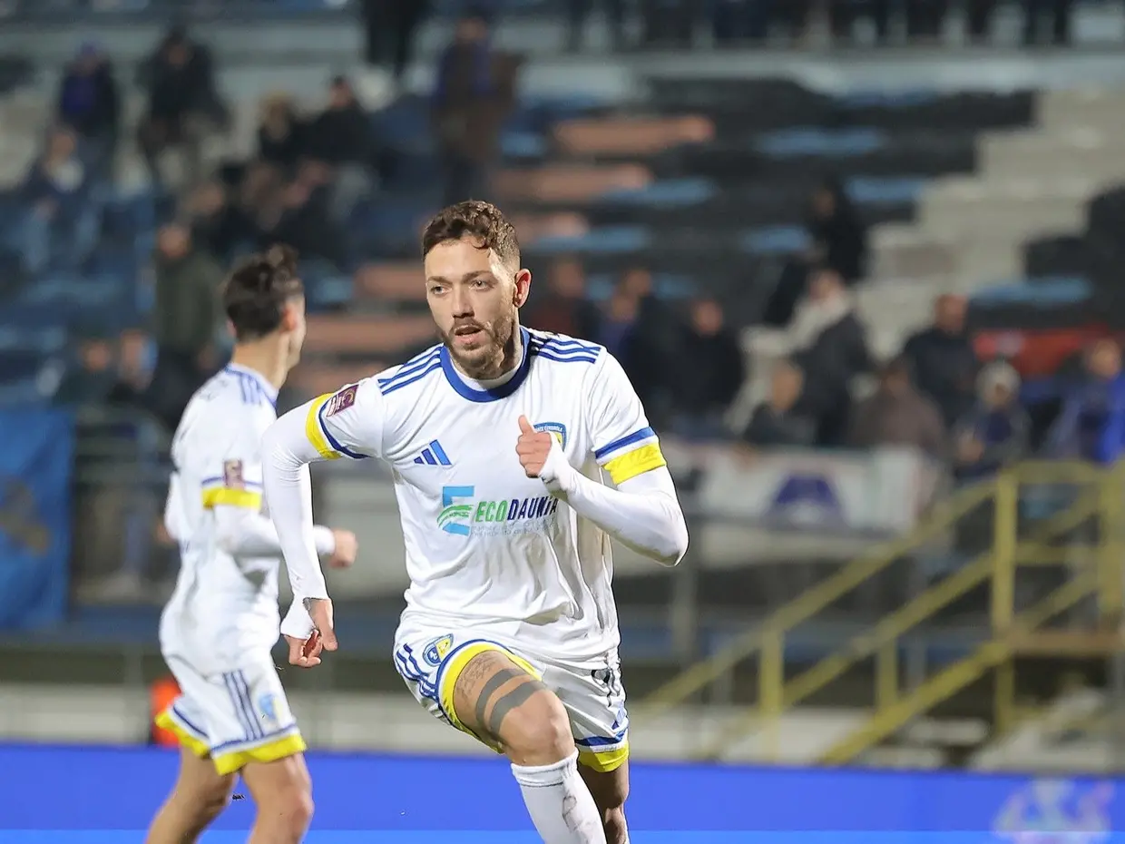 Calciomercato Cosenza, con Ciotti c’è Emmausso. Fiducia in Vettorel