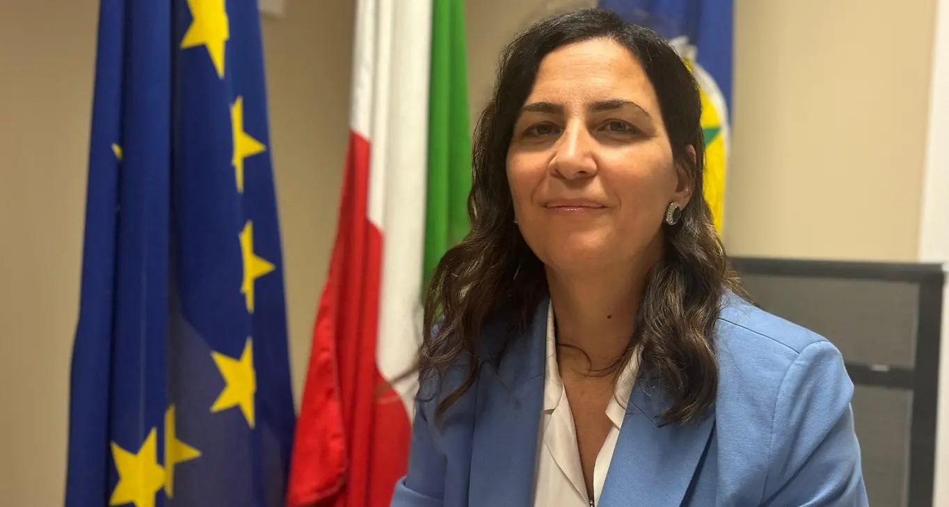 Scuola, dalla Regione Calabria 10 milioni di euro per arredi e strumentazioni che migliorino l’ambiente didattico\n