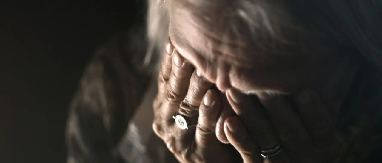 Il Natale invisibile della Calabria: la solitudine degli anziani nei paesi svuotati dall’emigrazione\n