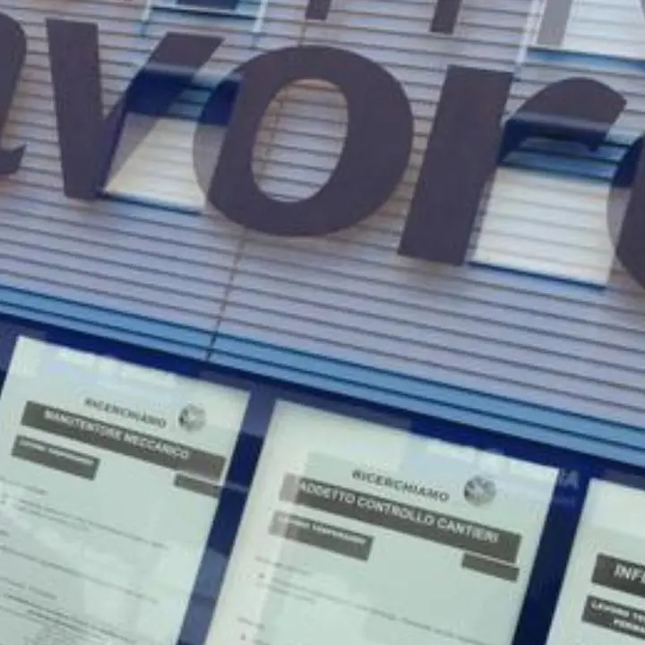 Il Natale dei disoccupati invisibili: quando le feste diventano una prova di resistenza\n