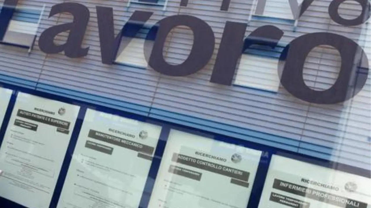 Il Natale dei disoccupati invisibili: quando le feste diventano una prova di resistenza\n