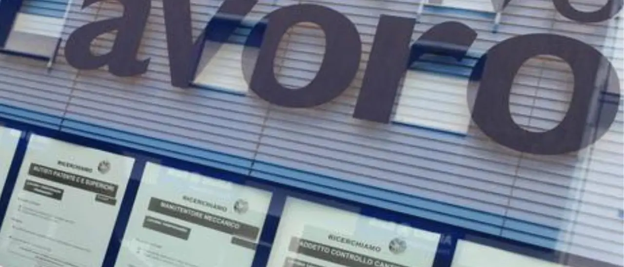 Il Natale dei disoccupati invisibili: quando le feste diventano una prova di resistenza\n