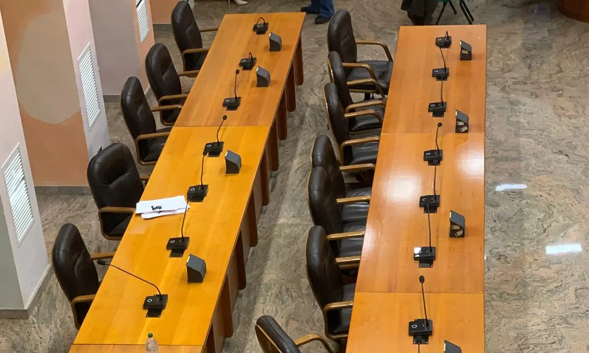 Cosenza, salta il consiglio sul Bilancio: mancano i numeri. La minoranza: «Avviso di sfratto a Caruso»