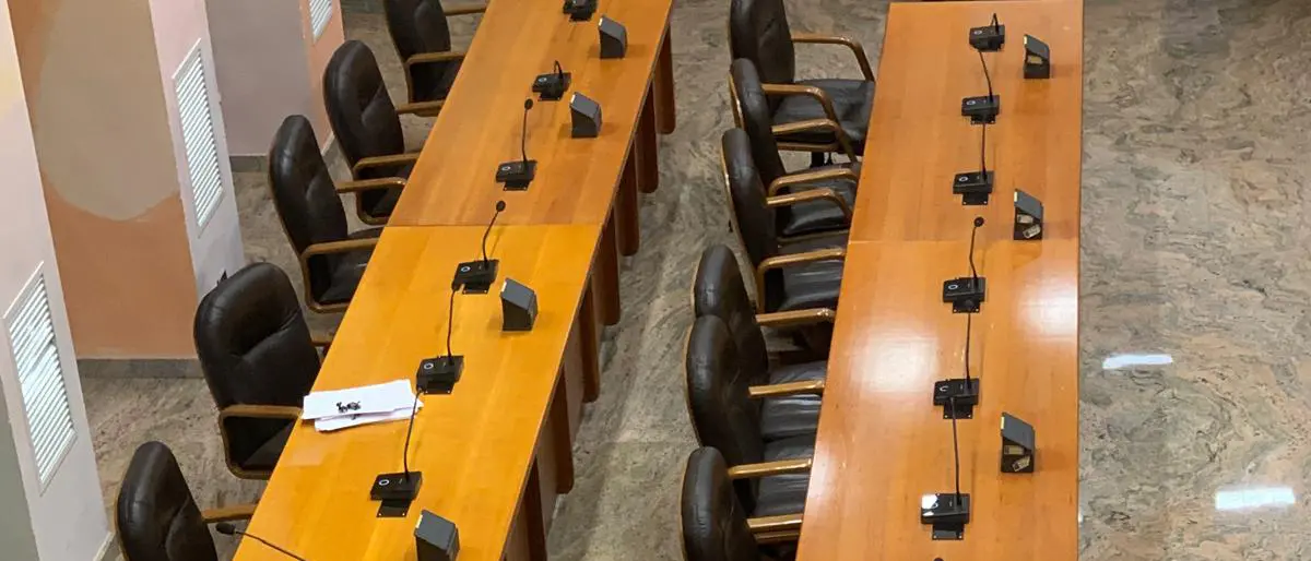 Cosenza, salta il consiglio sul Bilancio: mancano i numeri. La minoranza: «Avviso di sfratto a Caruso»