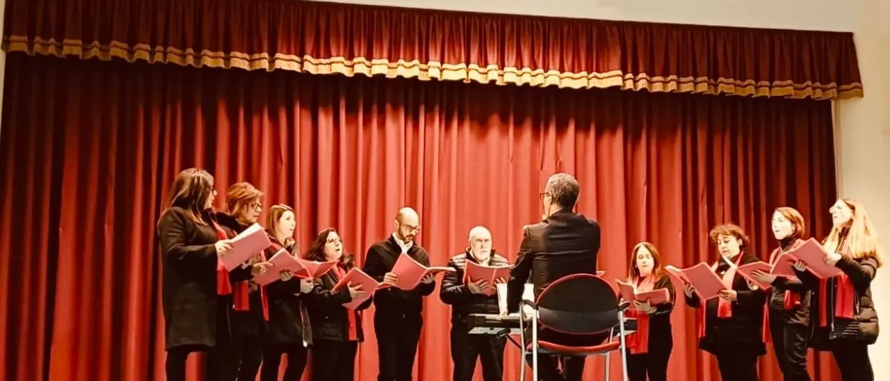 Monterosso Calabro: il Concerto di Natale “Gaudete” illumina il Teatro Comunale\n
