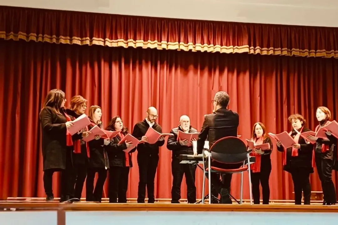 Monterosso Calabro: il Concerto di Natale “Gaudete” illumina il Teatro Comunale\n