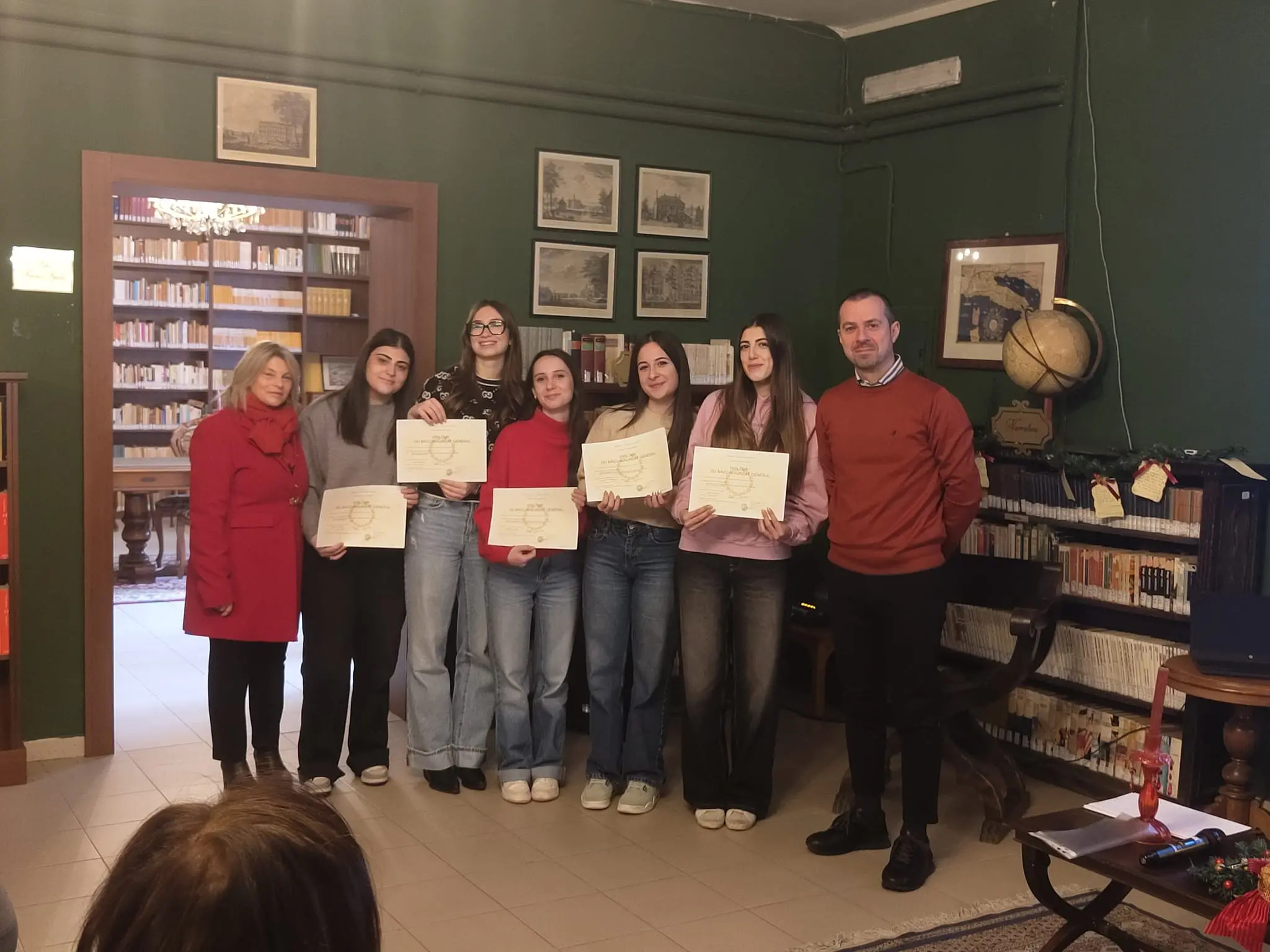 Al Telesio di Cosenza consegnati i diplomi EsaBac e le certificazioni Delf B2\n