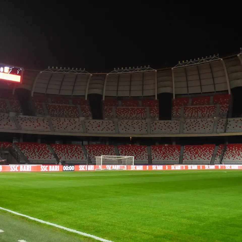 Il Catanzaro sfida il Bari al San Nicola, le formazioni ufficiali: tutti gli aggiornamenti –\u00A0LIVE\n