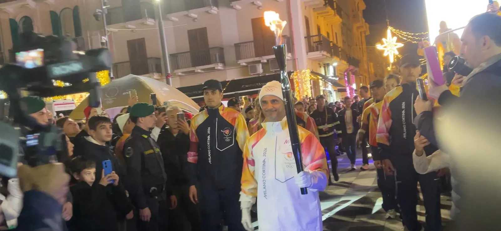 Reggio Calabria abbraccia la Fiamma olimpica: la città si accende verso Milano Cortina 2026\n